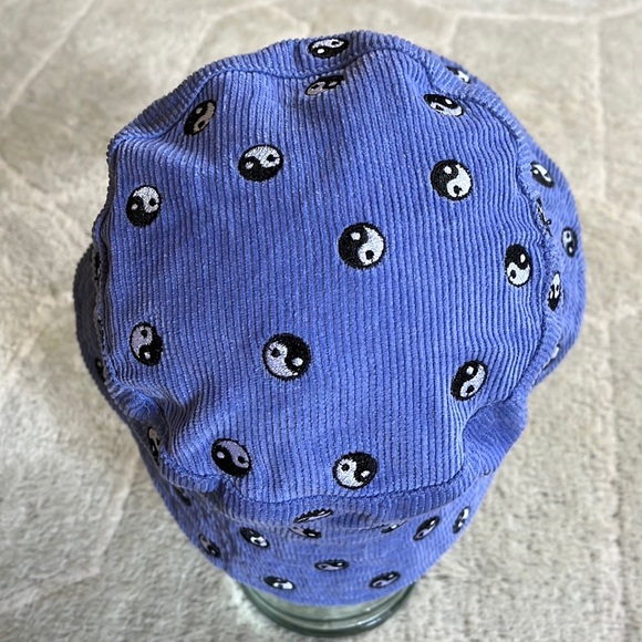 Urban Outfitters Corduroy Ying Yang Bucket Hat - Picture 5 of 9
